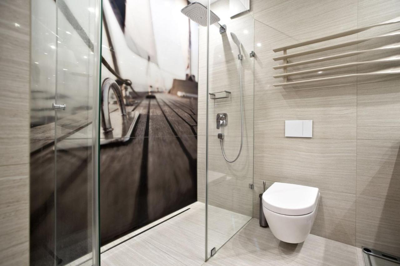 Triton Park Accommodation By P&O Serviced Apartments Warsaw Exterior photo