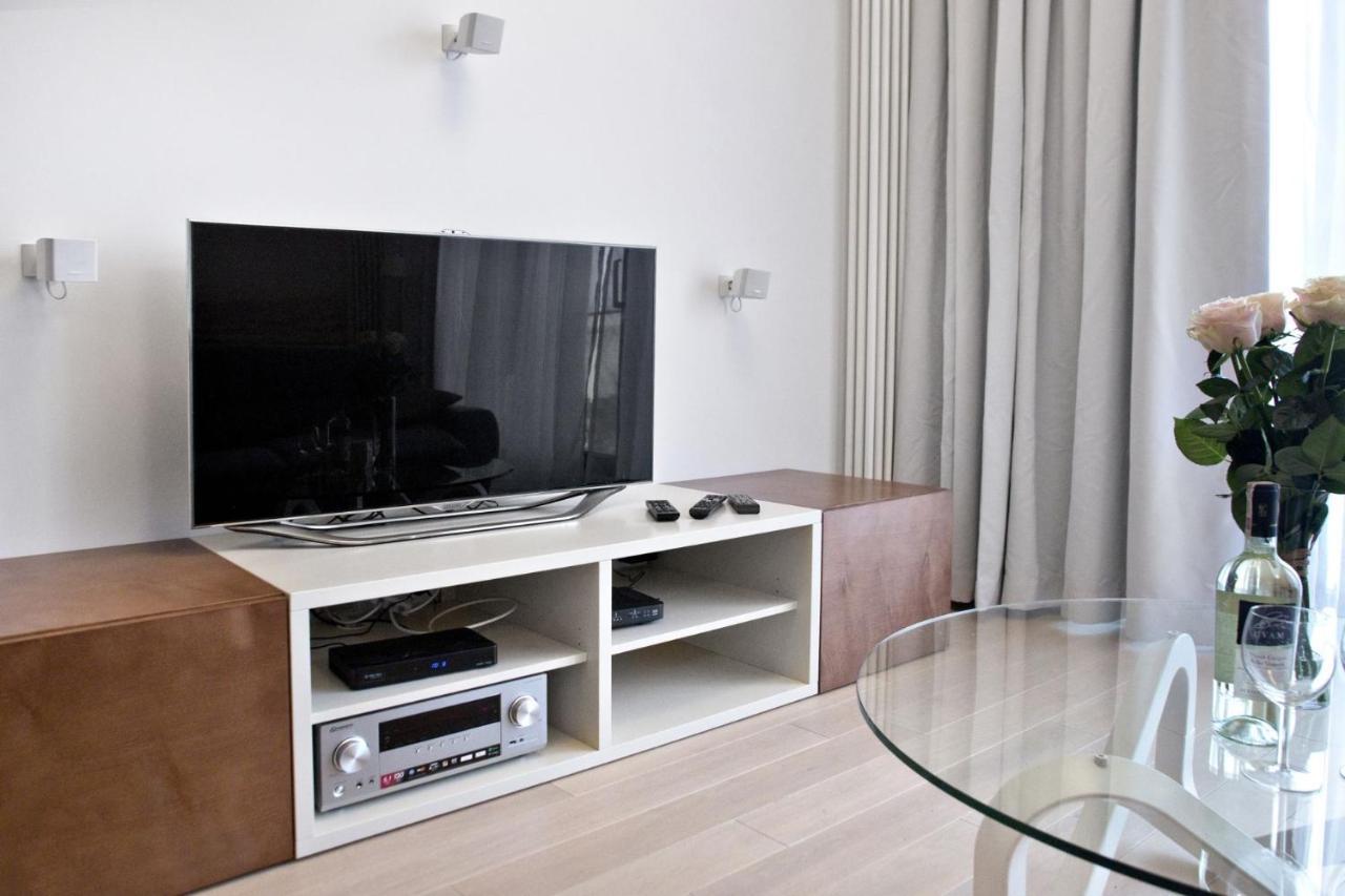 Triton Park Accommodation By P&O Serviced Apartments Warsaw Exterior photo