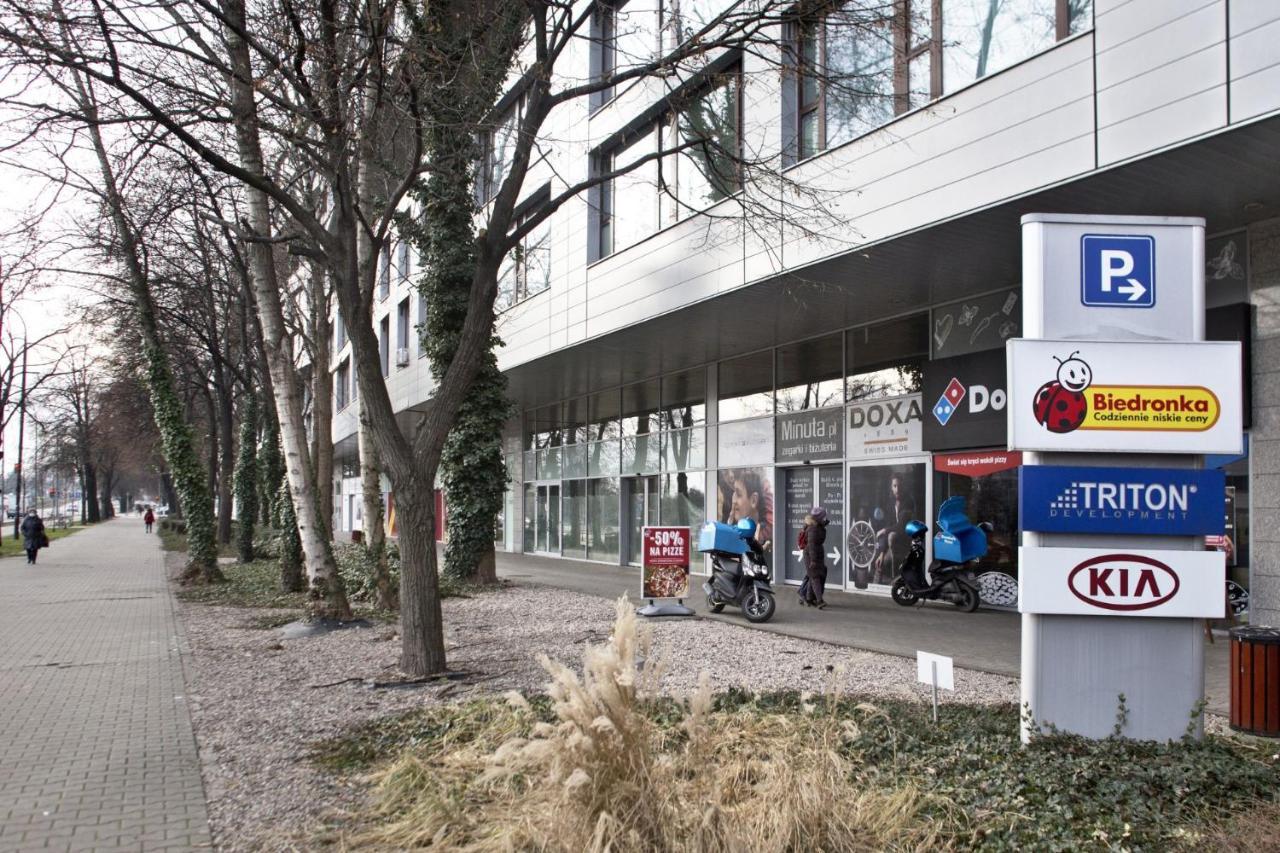 Triton Park Accommodation By P&O Serviced Apartments Warsaw Exterior photo