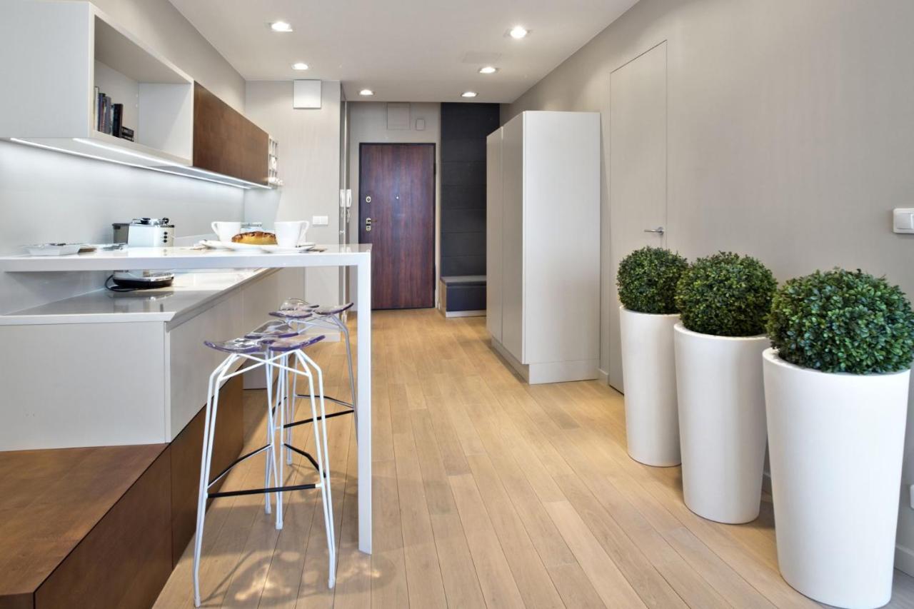 Triton Park Accommodation By P&O Serviced Apartments Warsaw Exterior photo